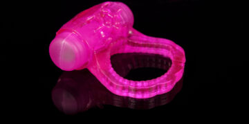 Anillo vibrador para el pene ¿Qué es y cómo usarlo?