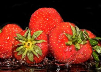 ¿El bicarbonato sirve para desinfectar frutas y verduras? Aprender a usarlo así