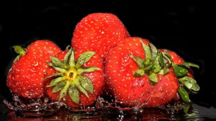 ¿El bicarbonato sirve para desinfectar frutas y verduras? Aprender a usarlo así