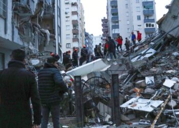 Un nuevo terremoto de 7.8 azota Turquía y Siria: suman 2300 muertos por los sismos