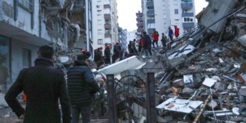 Un nuevo terremoto de 7.8 azota Turquía y Siria: suman 2300 muertos por los sismos