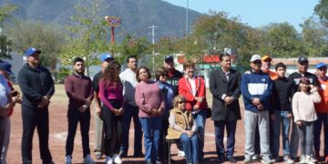 Le rinden homenaje al Prof. Carlos Benavides Peña