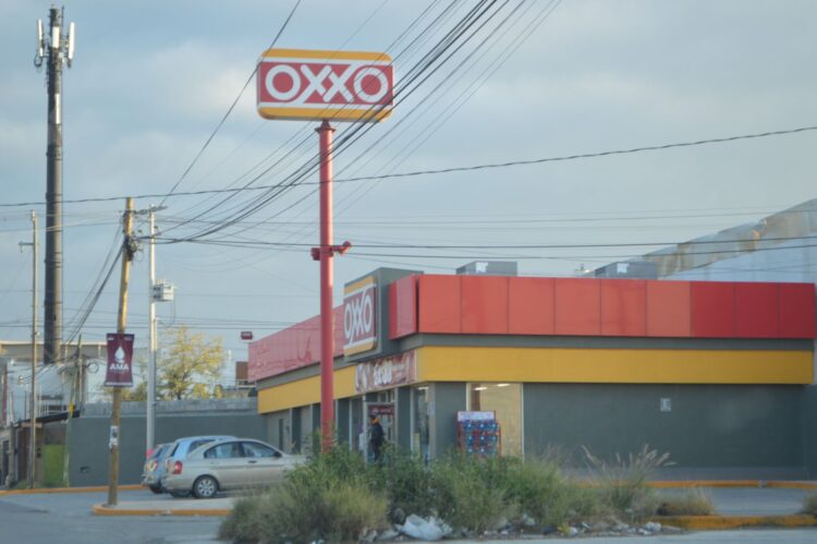 Asaltan OXXO del Fraccionamiento Colinas del Valle