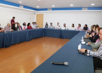 “JR” entabla compromisos ante comerciantes capitalinos