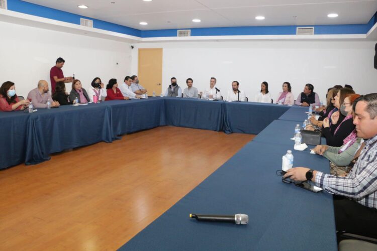 “JR” entabla compromisos ante comerciantes capitalinos