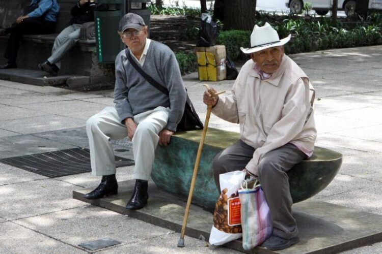 Jubilados se autoemplean ante la crítica situación económica por la que atraviesan