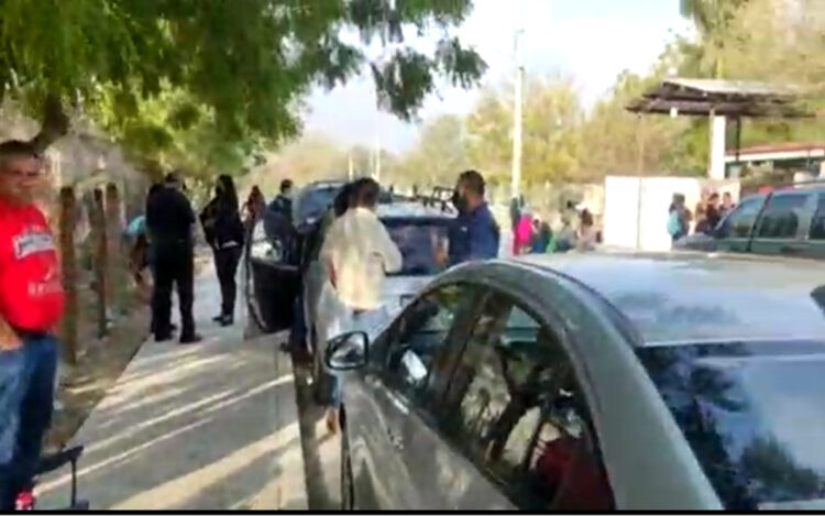 Padres de familia cierran la escuela por adeudo de cuotas a maestros en el ejido Zaragoza