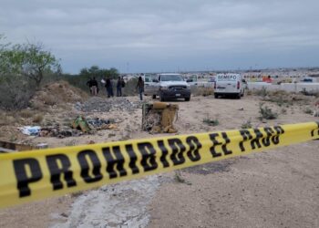 Hallan cuerpo de un hombre enredado en una cobija y amarrado con toallas