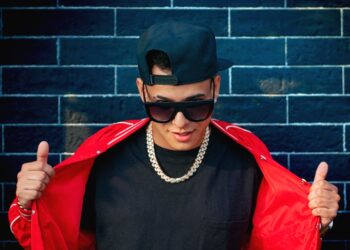 Efe Baby rebasa los 100,000 oyentes en Spotify con “Aniversario de Solterx”.