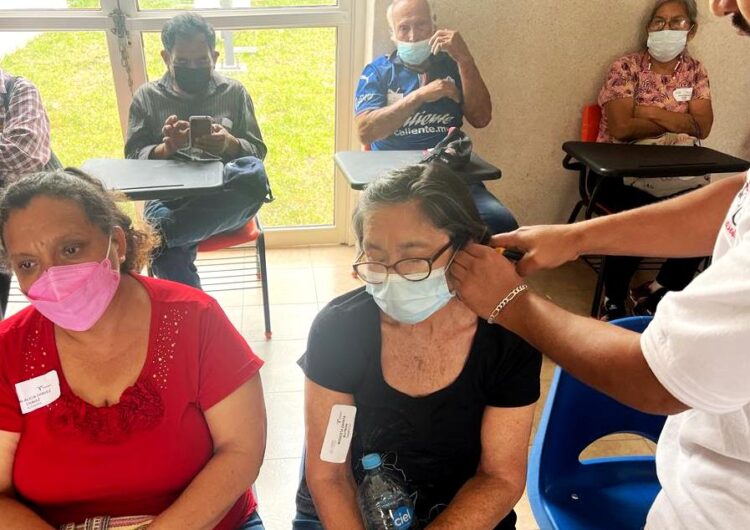 Gobierno humanista de ava, entrega 980 auxiliares auditivos