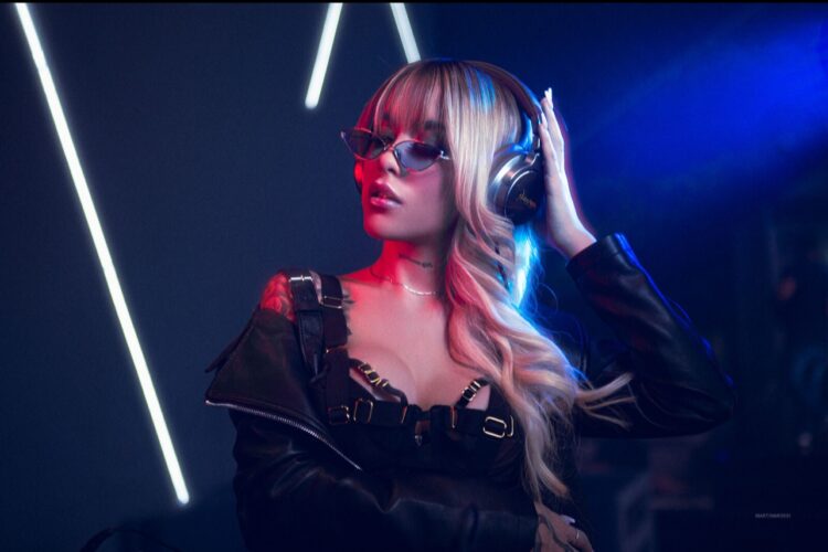 Indiana “la dj que enamora con su belleza”