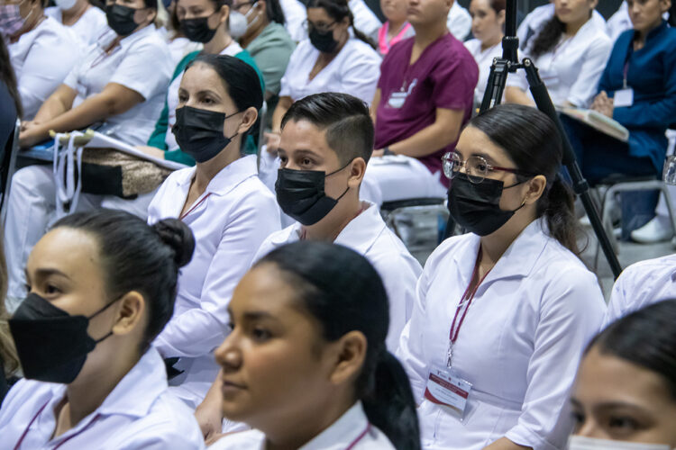 Reconoce rector esfuerzo de enfermeras y enfermeros de la UAT para laborar en Alemania