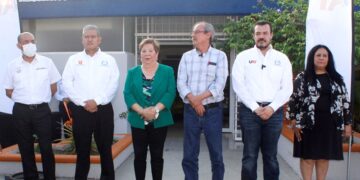 Rector de la UAT inaugura en el campus Tampico librería FCE -EDUCAL