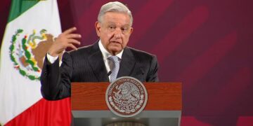 Llama AMLO a Cabeza de Vaca delincuente de cuello blanco tras obtener amparo