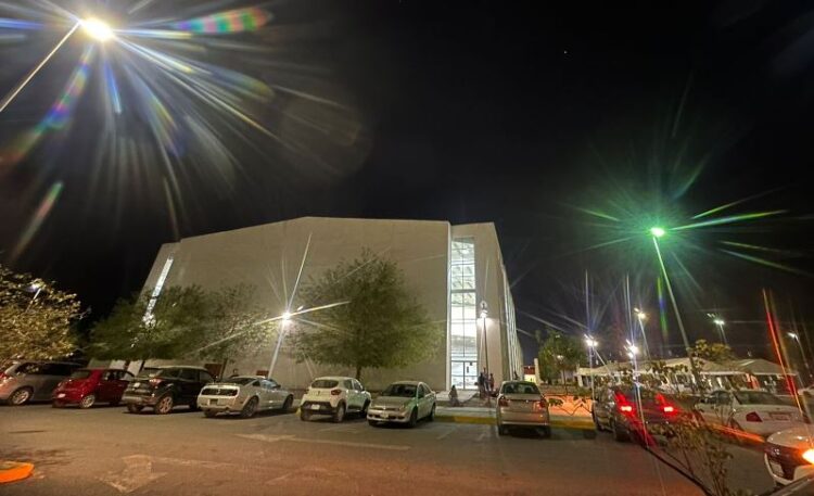 Se ilumina el Polideportivo “Ing. Américo Villarreal Guerra”