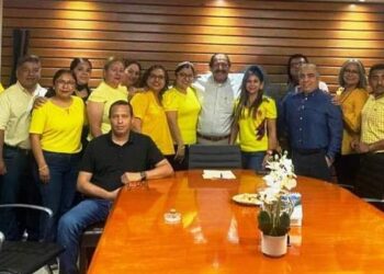Líder del SNTE Arnulfo Rodríguez metiendo las manos en procesos internos