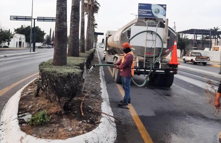 Tamaulipas aplica programa emergente de riego en áreas verdes con aguas tratadas