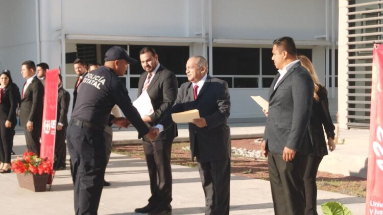 Entrega USJT más elementos capacitados en readiestramiento policial con énfasis en derechos humanos