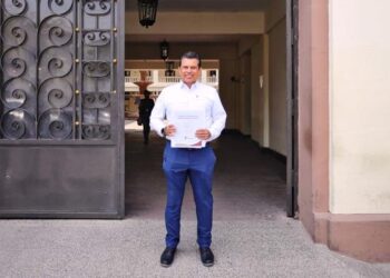 Cumple Américo a Victoria con Fondo de Capitalidad
