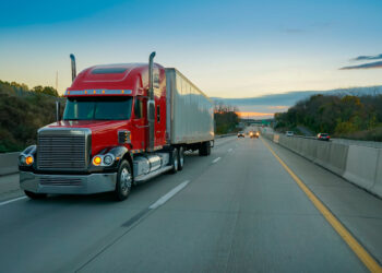 Restringe SICT circulación de transporte de carga en carreteras por Semana Santa