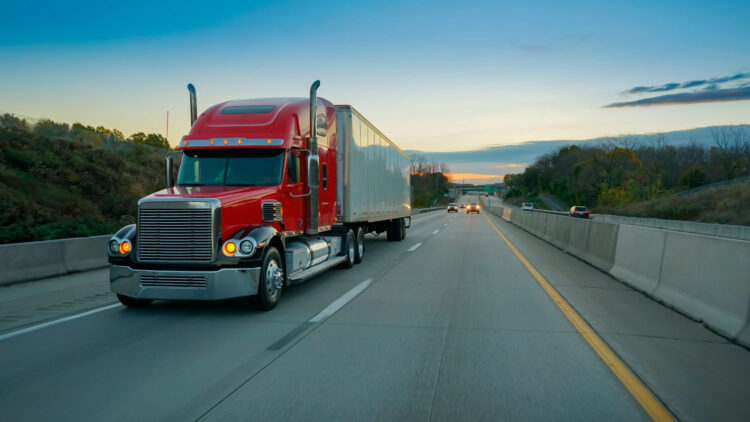 Restringe SICT circulación de transporte de carga en carreteras por Semana Santa