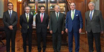 Compra a Iberdrola garantizará tarifas; sindicato de CFE ya tiene poder sobre instalaciones: AMLO