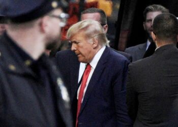 Trump llega a Nueva York para entregarse
