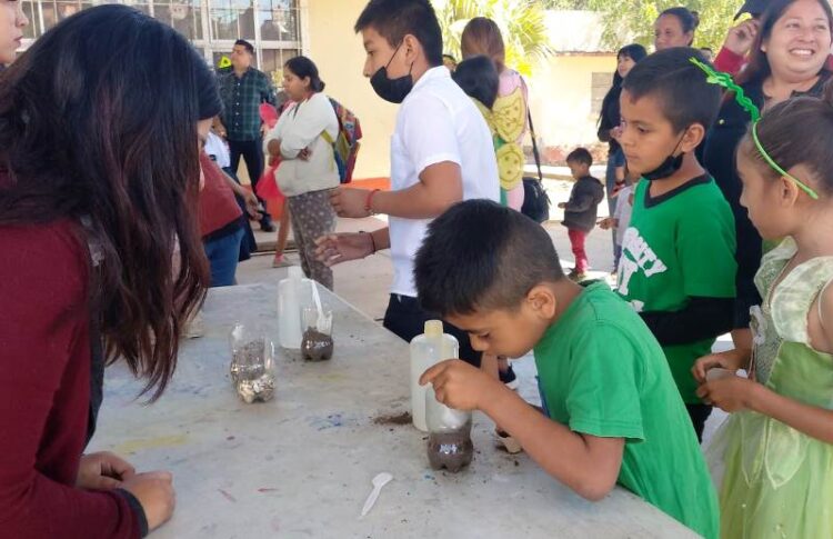Fomenta UAT huertos ecológicos en escuelas primarias