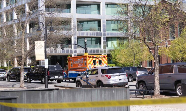 Un tiroteo deja cinco muertos en un banco del centro de Louisville, en Estados Unidos