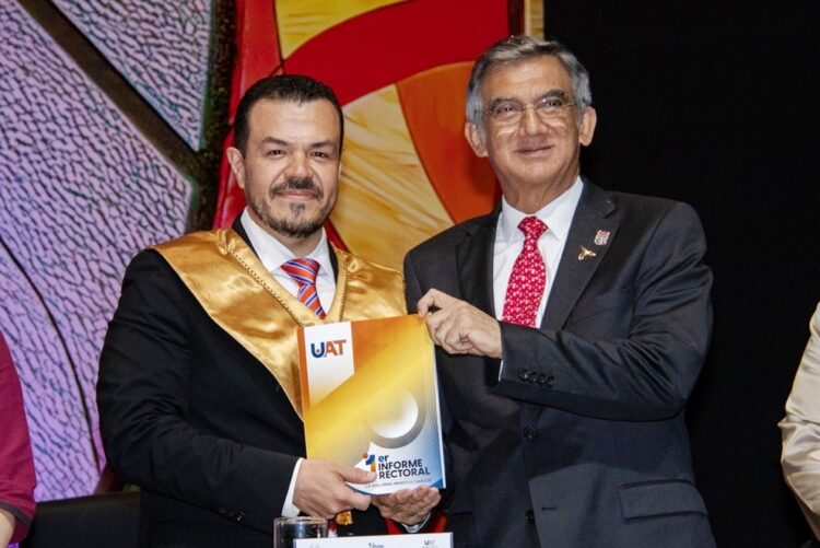 Gobernador destaca el compromiso social de la UAT