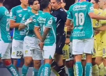 La Liga MX anuncia abrirá un proceso de investigación tras el rodillazo del árbitro Fernando Hernández
