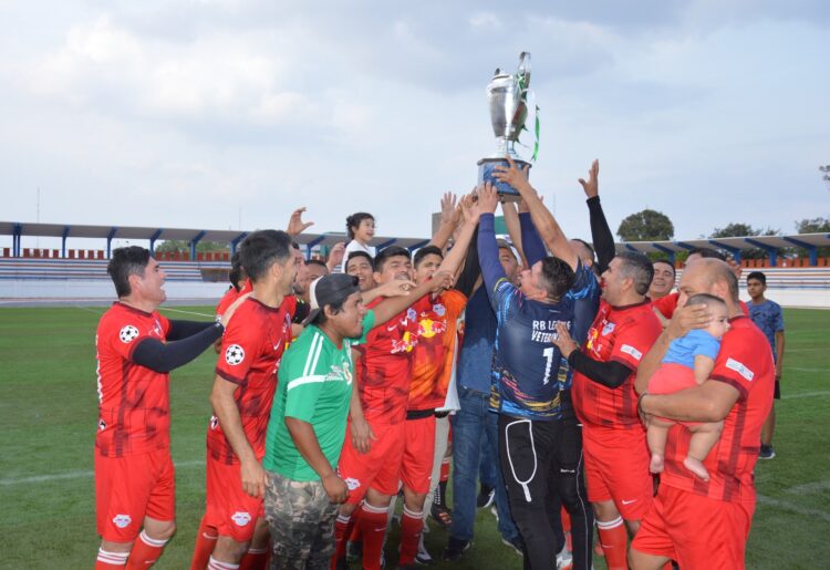 Cuernos Largos se beben la Copa