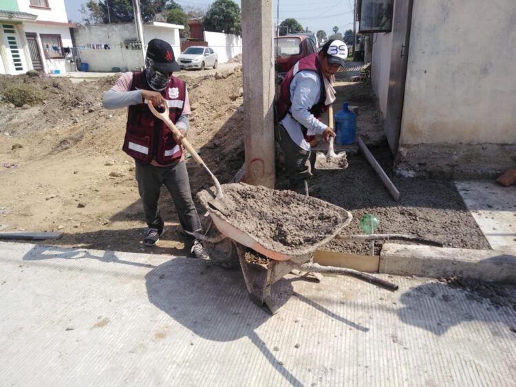 Trabaja Obras Públicas en pavimentación, rehabilitación y bacheo de calles de Madero