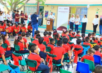 Entrega Alcalde obras de infraestructura educativa.