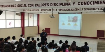 Previenen delitos cibernéticos entre estudiantes de preparatoria