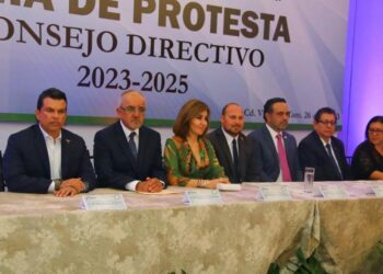 Reconoce alcalde contribución de Notarios con la sociedad