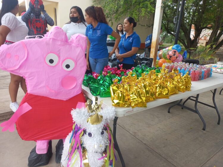 Lleva la USJT alegría y regalos a niñas y niños de comunidades rurales