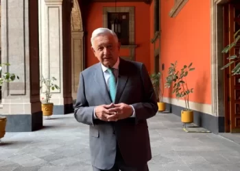 AMLO reaparece y confirma desmayo: ‘como que me quedé dormido, fue un váguido’