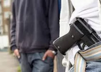 El presidente de Ecuador autoriza a la población la portación de armas