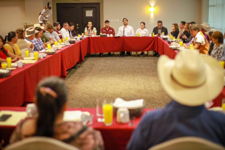 Atiende Alcalde de Reynosa a comunidades ejidales