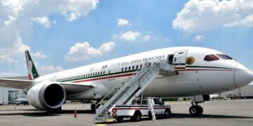 La venta del avión presidencial está en marcha, AMLO detalla en qué se ocupará el dinero