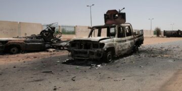 EU despliega militares tras el ataque a su embajada en Sudán y alista el rescate de sus ciudadanos varados