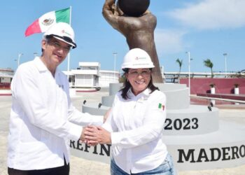 Entrega Gobernador documento de su Primer Informe al Presidente en Madero