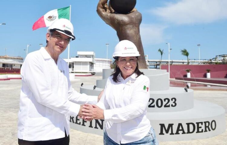 Entrega Gobernador documento de su Primer Informe al Presidente en Madero