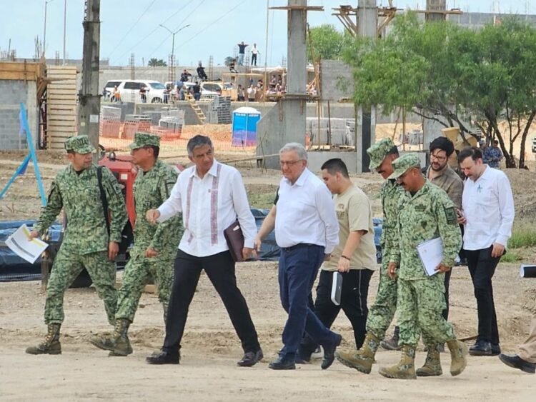 Visita AMLO aduanas de Tamaulipas y anuncia  inversión por 10 mil mdp