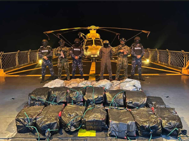 ¡Golpe al narco! Semar asegura casi tonelada y media de cocaína en Michoacán.