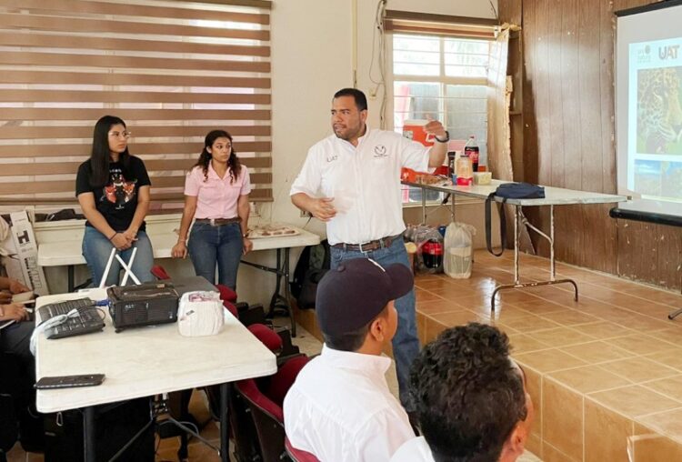 Colabora UAT en sensibilizar a productores rurales sobre la interacción del ganado y carnívoros silvestres