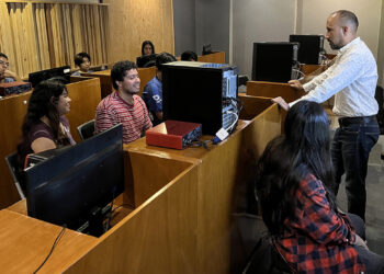 Imparten clase magistral en la Facultad de Música de la UAT