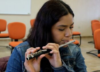 Alumna de Escuela de Música del Sistema DIF Pone en Alto a Nuevo Laredo