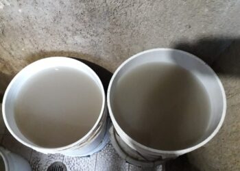 Denuncian habitantes de ciudad victoria, que el suministro de agua en varias colonias llega revuelta, lo que evita el uso doméstico en los hogares.